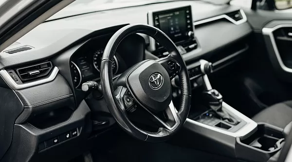 Аренда Тойота РАВ 4 АТ